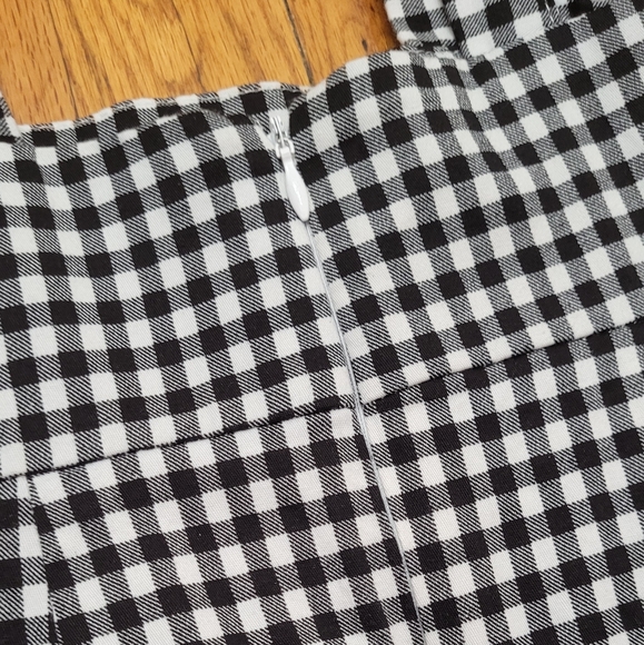 Overall Ruffle skirt- Medium - Picture 7 of 8